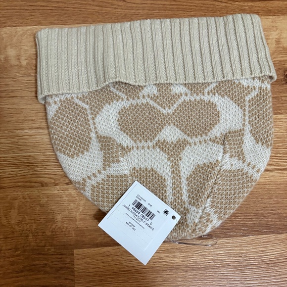 NWT Coach Women’s Jumbo Signature C Beanie main image 4